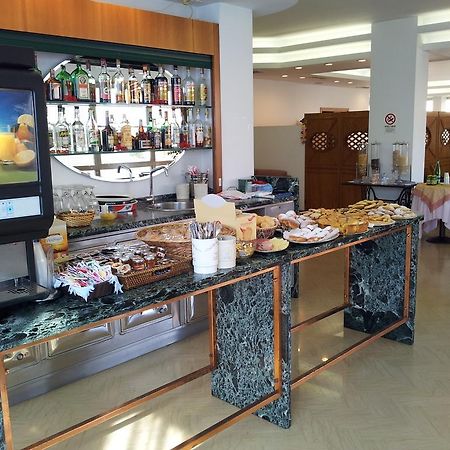 Hotel Garni' Alaska Riccione Esterno foto