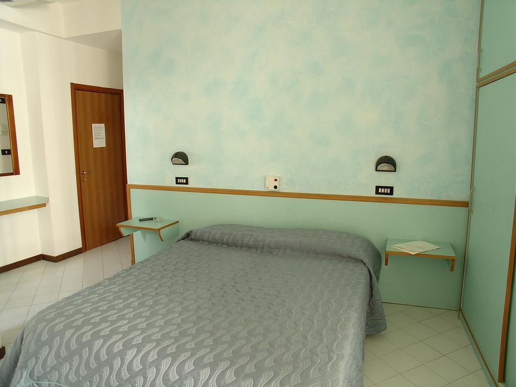 Hotel Garni' Alaska Riccione Esterno foto