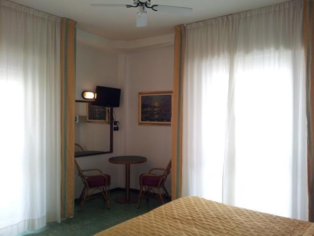 Hotel Garni' Alaska Riccione Esterno foto